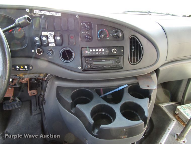 image for item DG8175 2007 Ford E450 shuttle bus