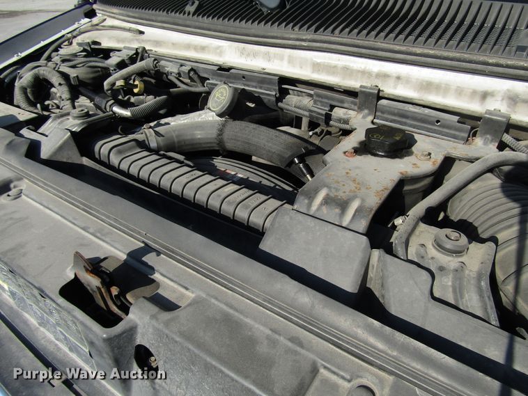 image for item DG8175 2007 Ford E450 shuttle bus