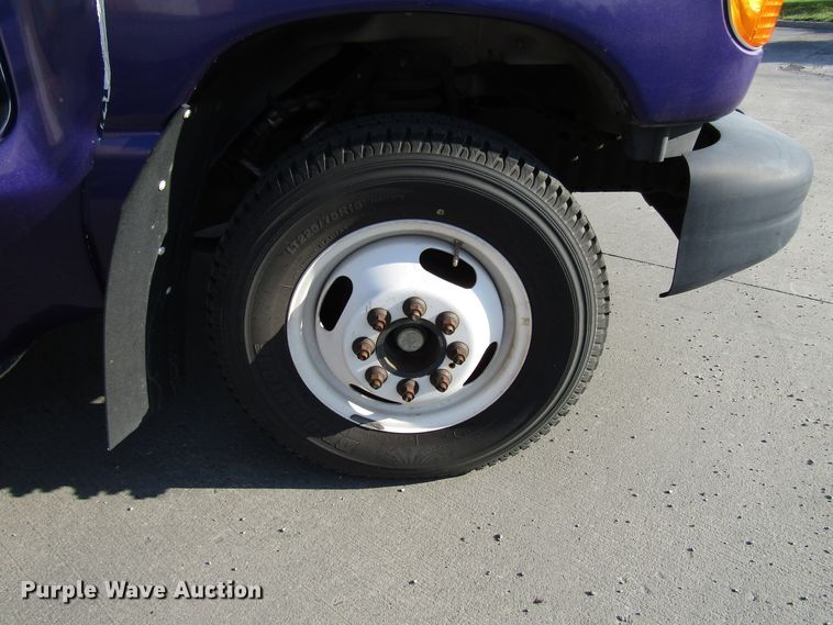 image for item DG8175 2007 Ford E450 shuttle bus