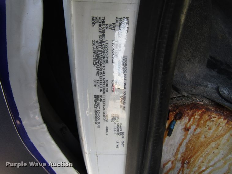 image for item DG8175 2007 Ford E450 shuttle bus