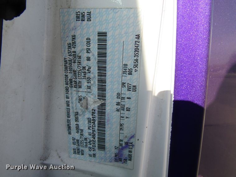 image for item DG8175 2007 Ford E450 shuttle bus