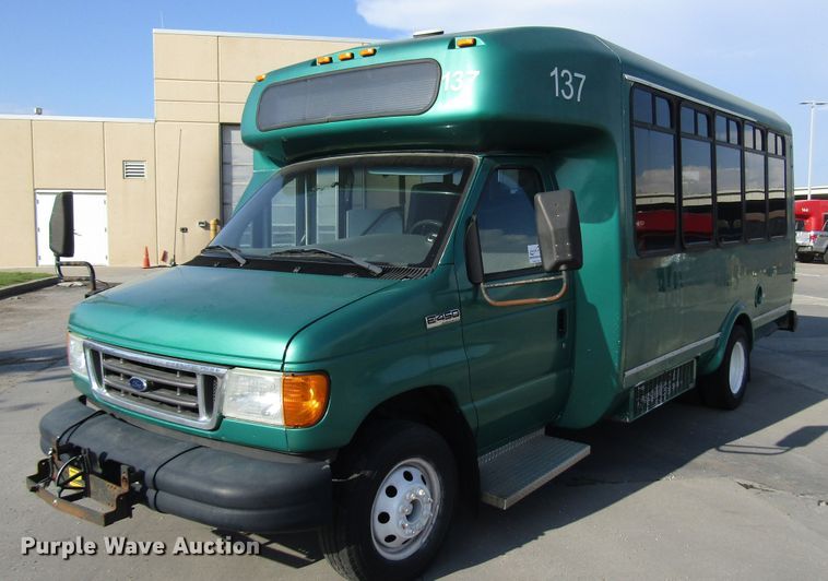 image for item DG8176 2007 Ford E450 shuttle bus