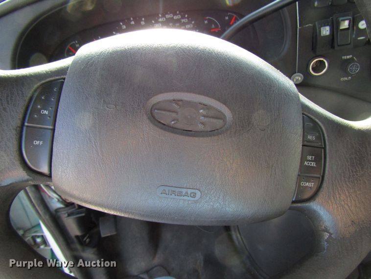 image for item DG8176 2007 Ford E450 shuttle bus