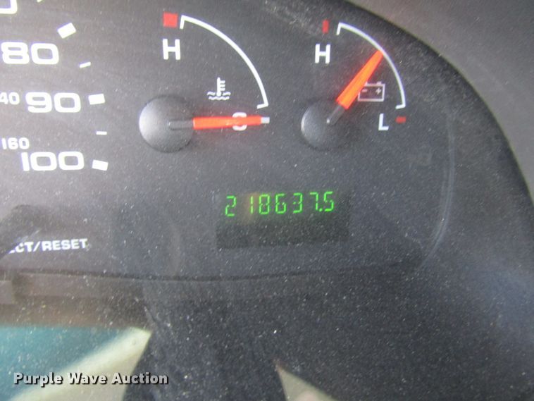 image for item DG8176 2007 Ford E450 shuttle bus