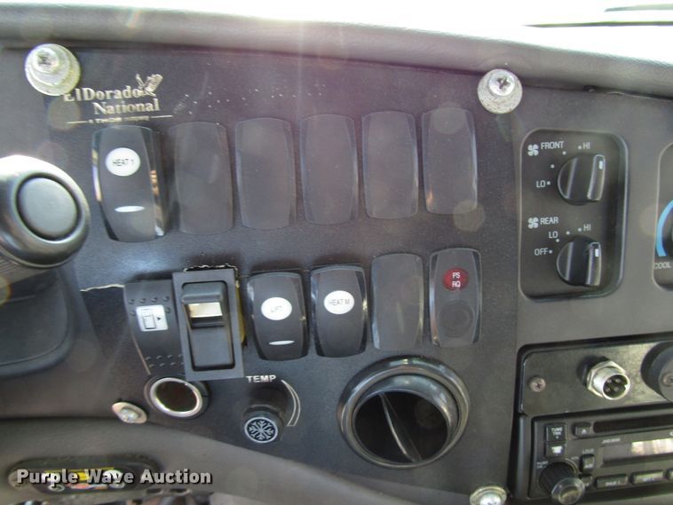 image for item DG8176 2007 Ford E450 shuttle bus