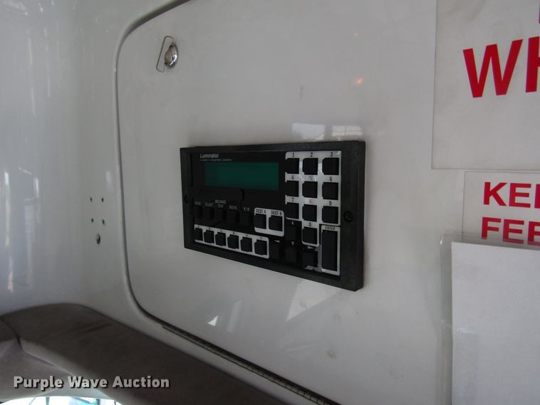 image for item DG8176 2007 Ford E450 shuttle bus