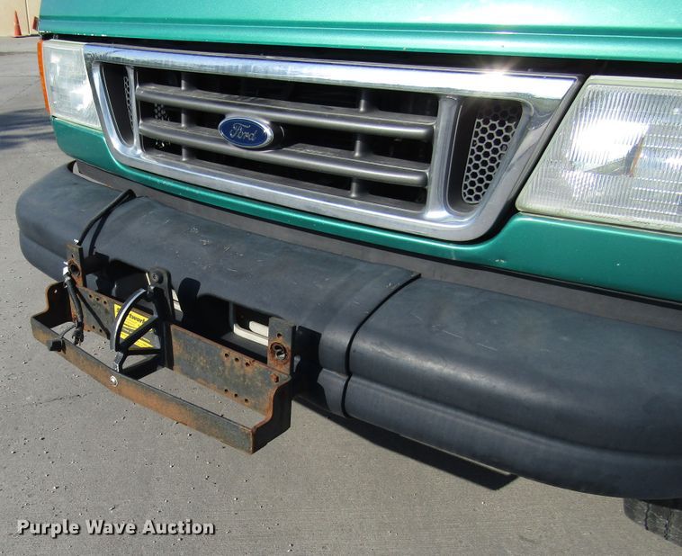 image for item DG8176 2007 Ford E450 shuttle bus