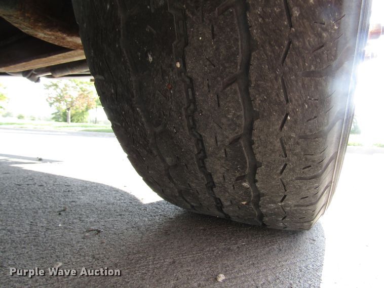 image for item DG8176 2007 Ford E450 shuttle bus