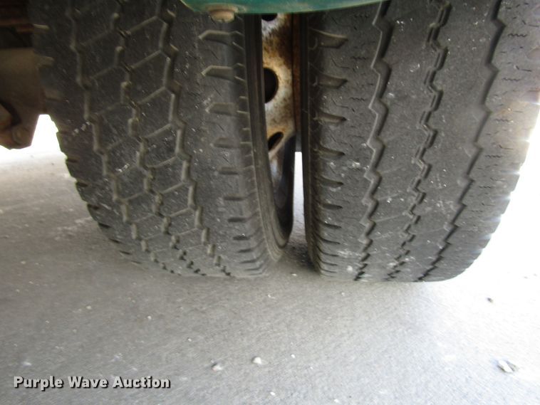 image for item DG8176 2007 Ford E450 shuttle bus