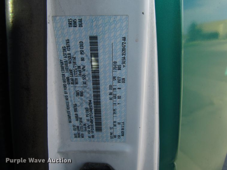 image for item DG8176 2007 Ford E450 shuttle bus