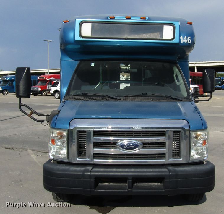image for item DG8177 2009 Ford E450 shuttle bus