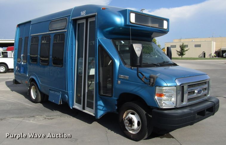 image for item DG8177 2009 Ford E450 shuttle bus