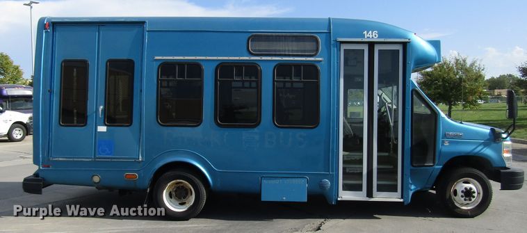 image for item DG8177 2009 Ford E450 shuttle bus