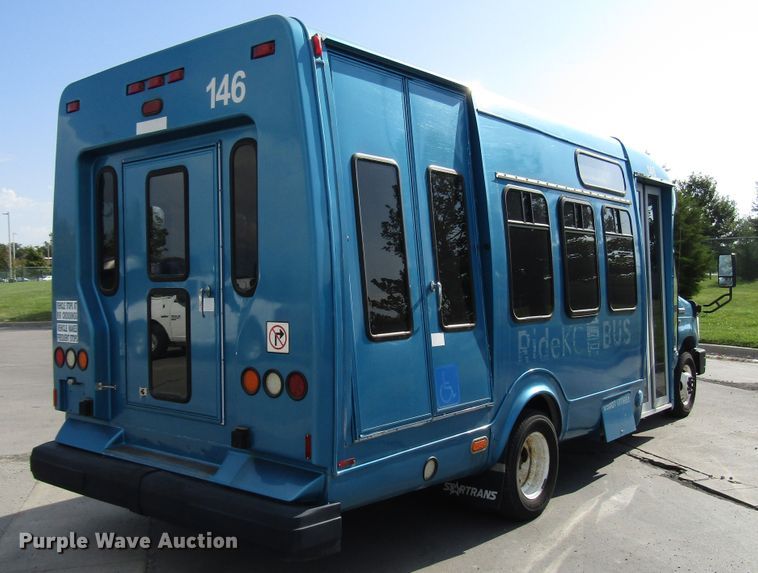 image for item DG8177 2009 Ford E450 shuttle bus