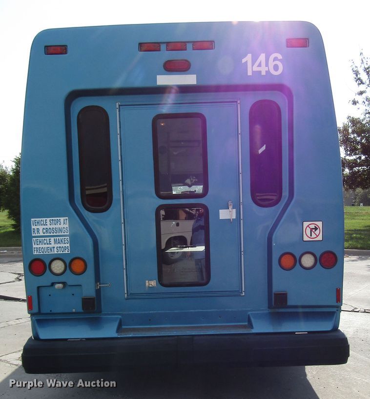 image for item DG8177 2009 Ford E450 shuttle bus