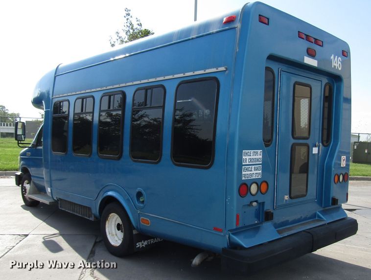 image for item DG8177 2009 Ford E450 shuttle bus