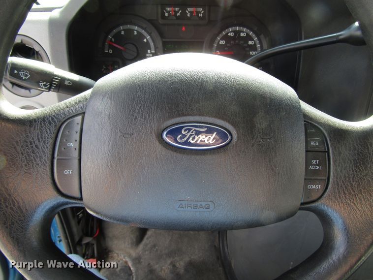 image for item DG8177 2009 Ford E450 shuttle bus