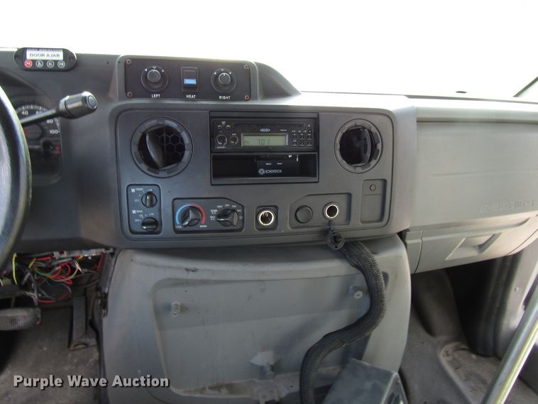 image for item DG8177 2009 Ford E450 shuttle bus