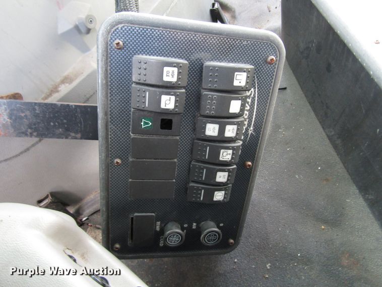 image for item DG8177 2009 Ford E450 shuttle bus