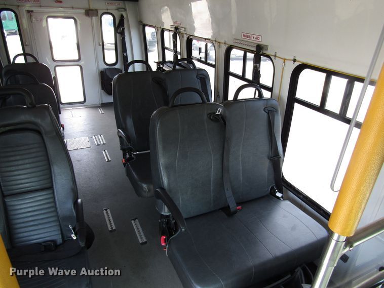 image for item DG8177 2009 Ford E450 shuttle bus