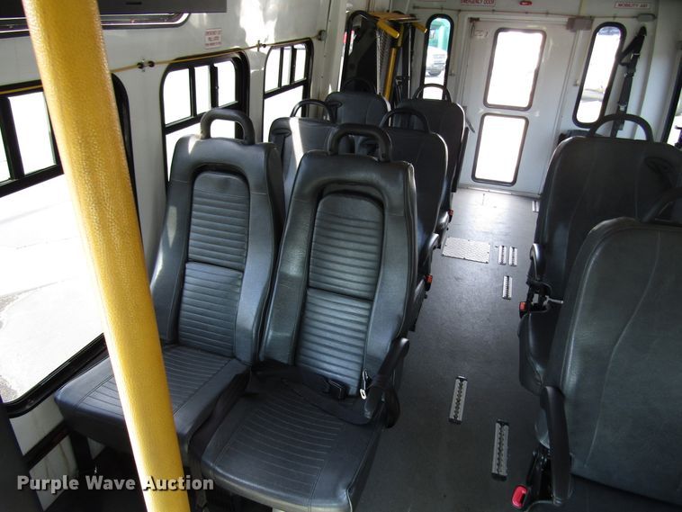 image for item DG8177 2009 Ford E450 shuttle bus