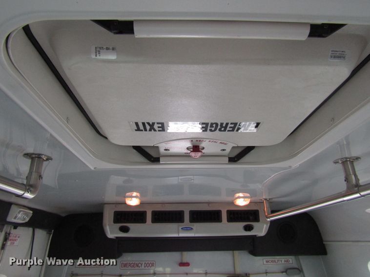 image for item DG8177 2009 Ford E450 shuttle bus