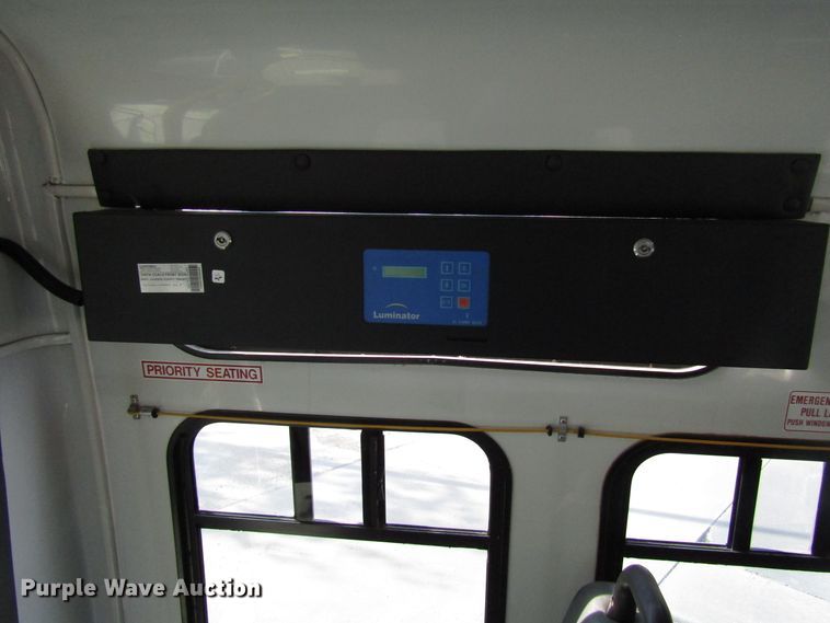 image for item DG8177 2009 Ford E450 shuttle bus