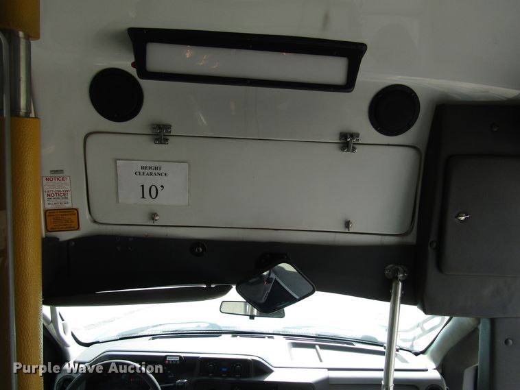 image for item DG8177 2009 Ford E450 shuttle bus