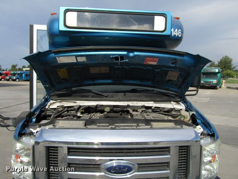 image for item DG8177 2009 Ford E450 shuttle bus