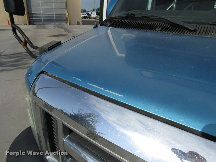 image for item DG8177 2009 Ford E450 shuttle bus