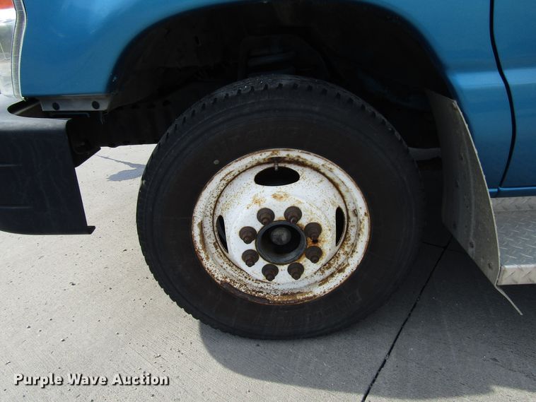 image for item DG8177 2009 Ford E450 shuttle bus