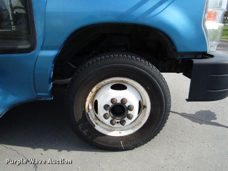 image for item DG8177 2009 Ford E450 shuttle bus