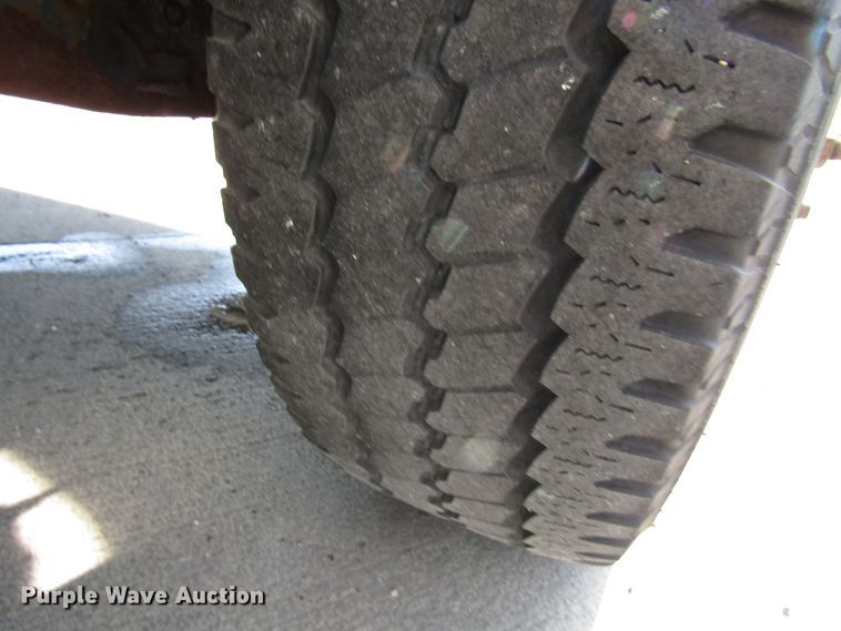 image for item DG8177 2009 Ford E450 shuttle bus