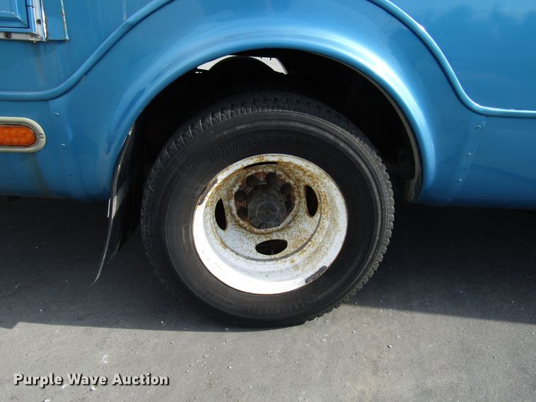 image for item DG8177 2009 Ford E450 shuttle bus