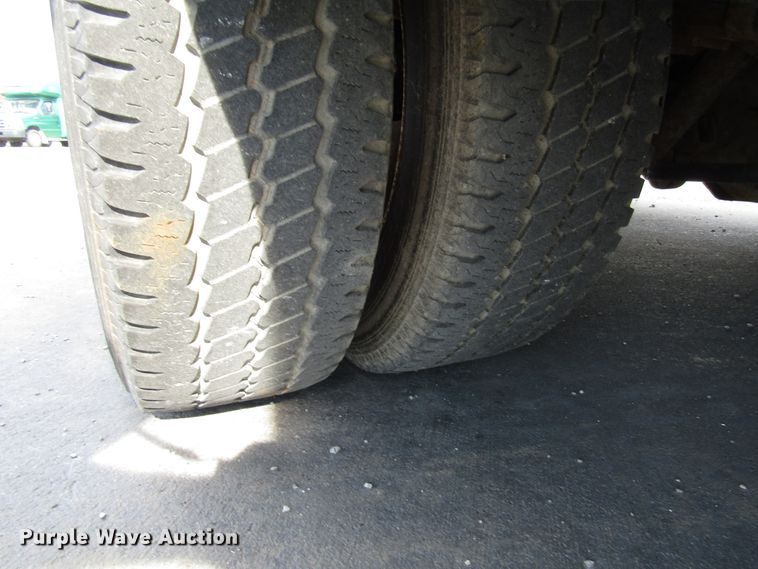 image for item DG8177 2009 Ford E450 shuttle bus