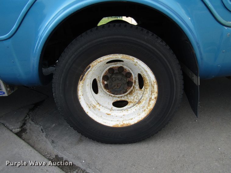 image for item DG8177 2009 Ford E450 shuttle bus