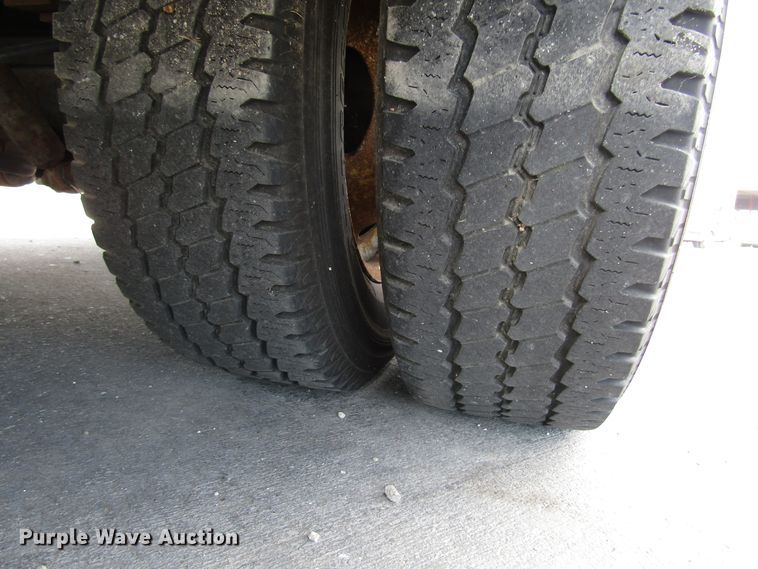 image for item DG8177 2009 Ford E450 shuttle bus