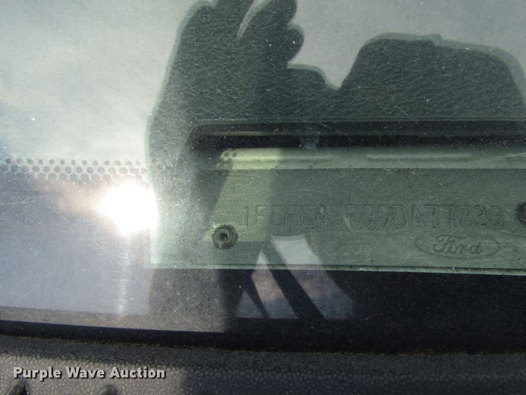 image for item DG8177 2009 Ford E450 shuttle bus