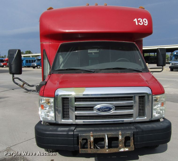image for item DG8178 2008 Ford E450 shuttle bus