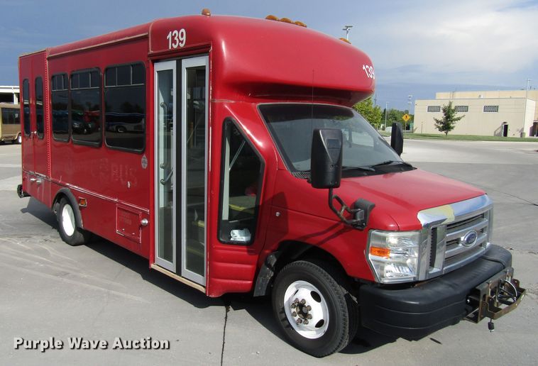 image for item DG8178 2008 Ford E450 shuttle bus