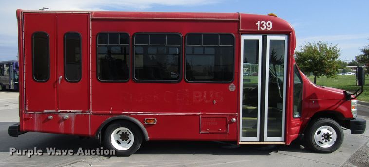 image for item DG8178 2008 Ford E450 shuttle bus