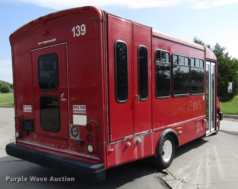 image for item DG8178 2008 Ford E450 shuttle bus