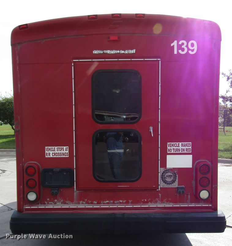 image for item DG8178 2008 Ford E450 shuttle bus