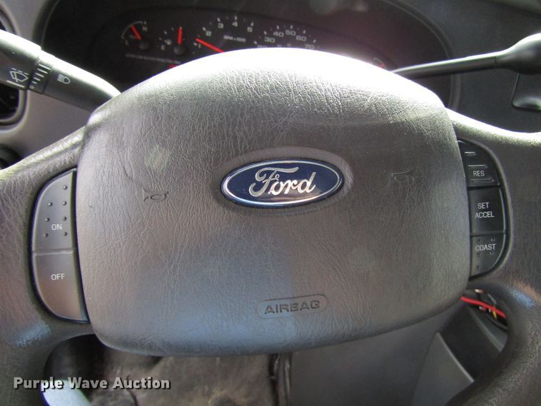 image for item DG8178 2008 Ford E450 shuttle bus