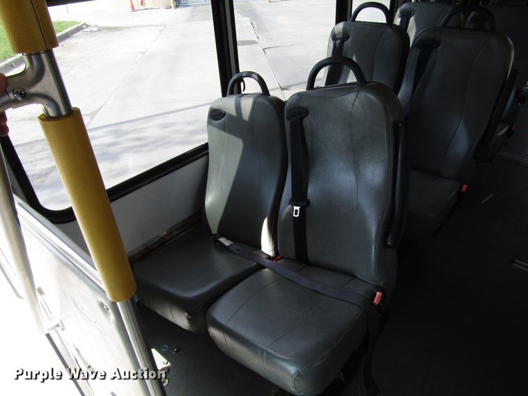 image for item DG8178 2008 Ford E450 shuttle bus