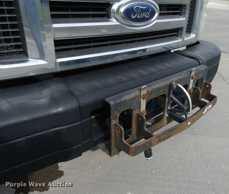 image for item DG8178 2008 Ford E450 shuttle bus