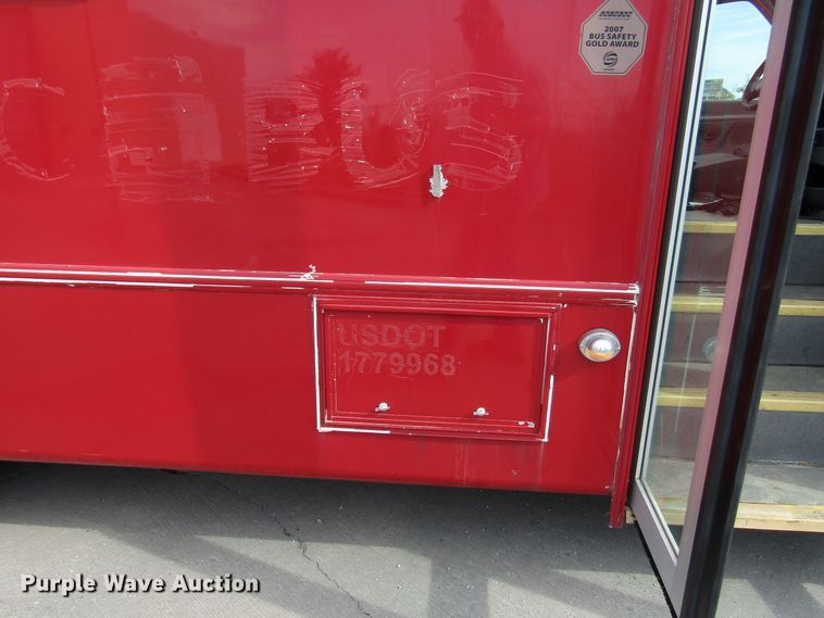 image for item DG8178 2008 Ford E450 shuttle bus