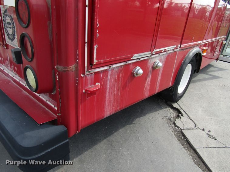 image for item DG8178 2008 Ford E450 shuttle bus