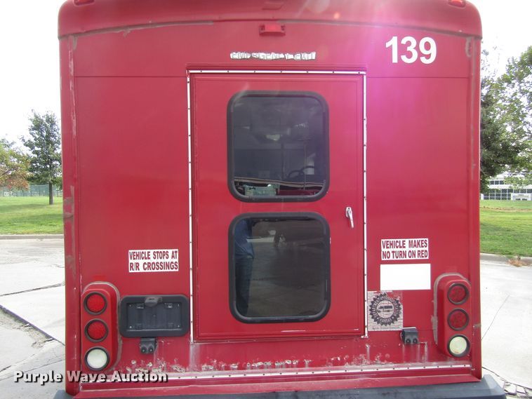 image for item DG8178 2008 Ford E450 shuttle bus