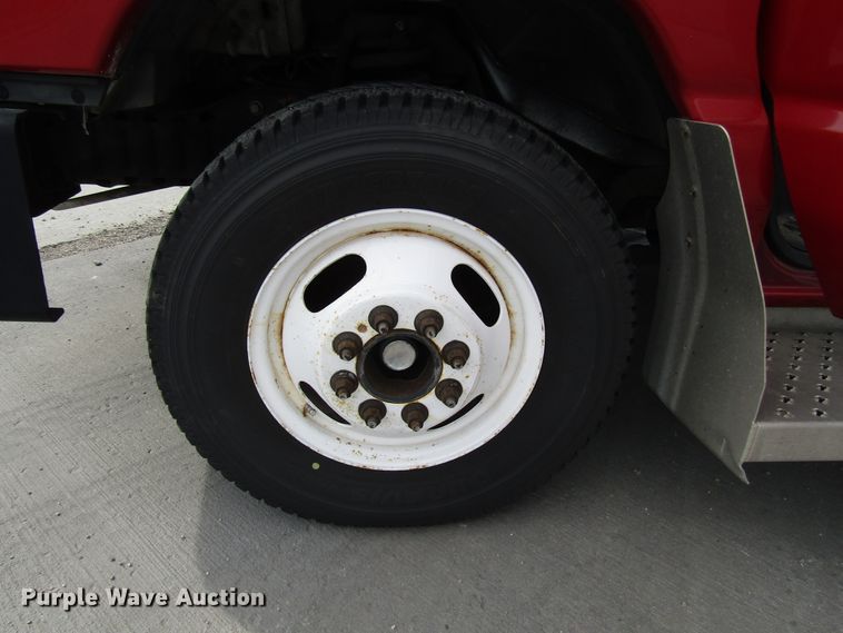 image for item DG8178 2008 Ford E450 shuttle bus